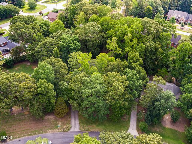 4005 Waldenbrook Court, Greensboro, NC 27407
