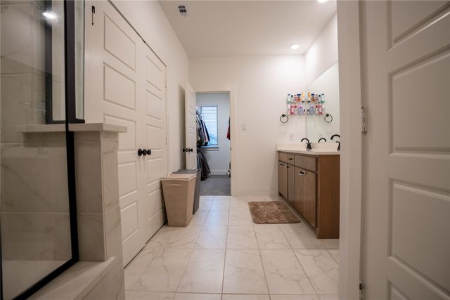 2608 La Cala Drive O, Grand Prairie, TX 75054