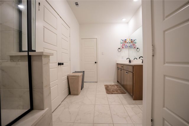 2608 La Cala Drive O, Grand Prairie, TX 75054