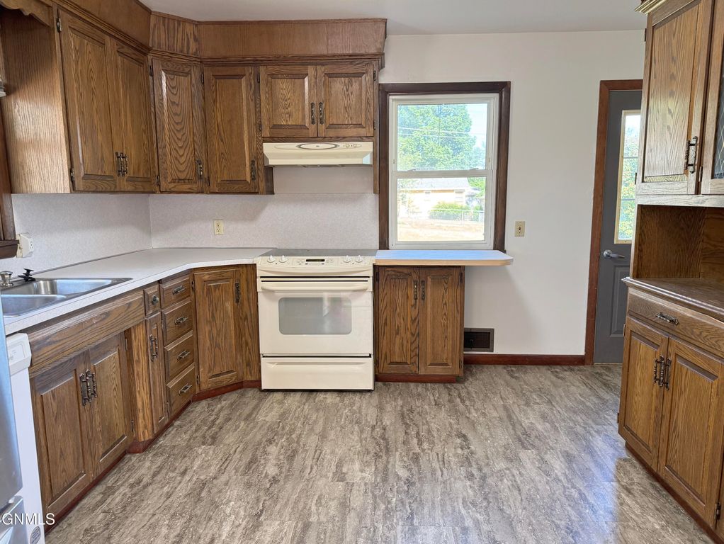 1709 N 14th Street, Bismarck, ND 58501 photo 4