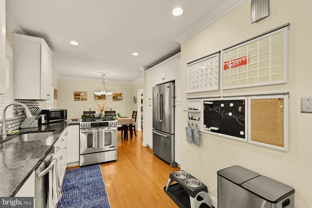 Image 21 of property listing at 14813 CLAVEL ST, Rockville, MD 20853