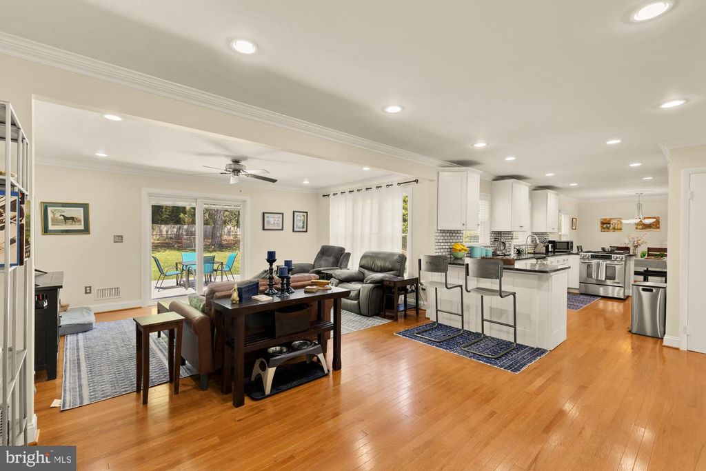 Image 25 of property listing at 14813 CLAVEL ST, Rockville, MD 20853