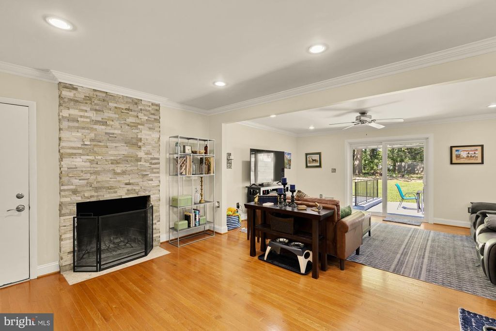 Image 27 of property listing at 14813 CLAVEL ST, Rockville, MD 20853