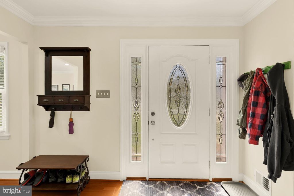 Image 6 of property listing at 14813 CLAVEL ST, Rockville, MD 20853