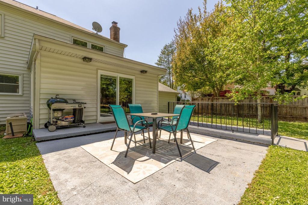 Image 64 of property listing at 14813 CLAVEL ST, Rockville, MD 20853