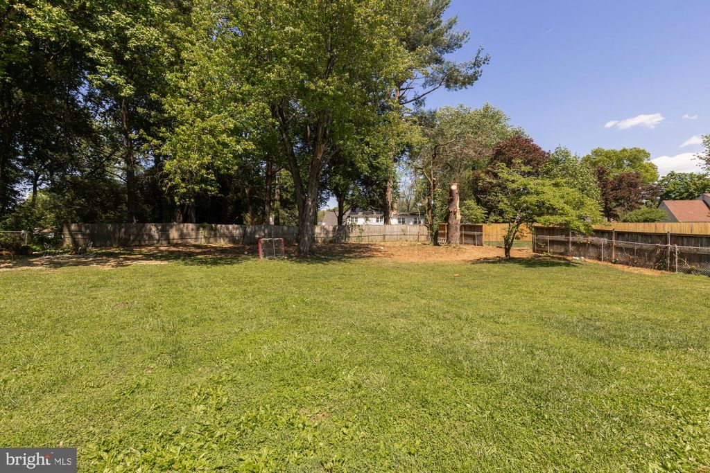 Image 65 of property listing at 14813 CLAVEL ST, Rockville, MD 20853