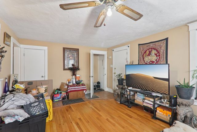 262 S WESTON Avenue, Elgin, IL 60123