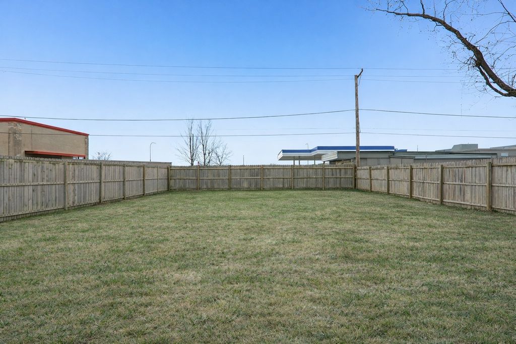 Image 2 of property listing at 262 S WESTON Avenue, Elgin, IL 60123