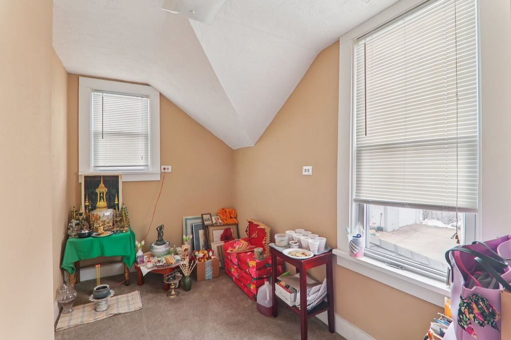Image 14 of property listing at 262 S WESTON Avenue, Elgin, IL 60123