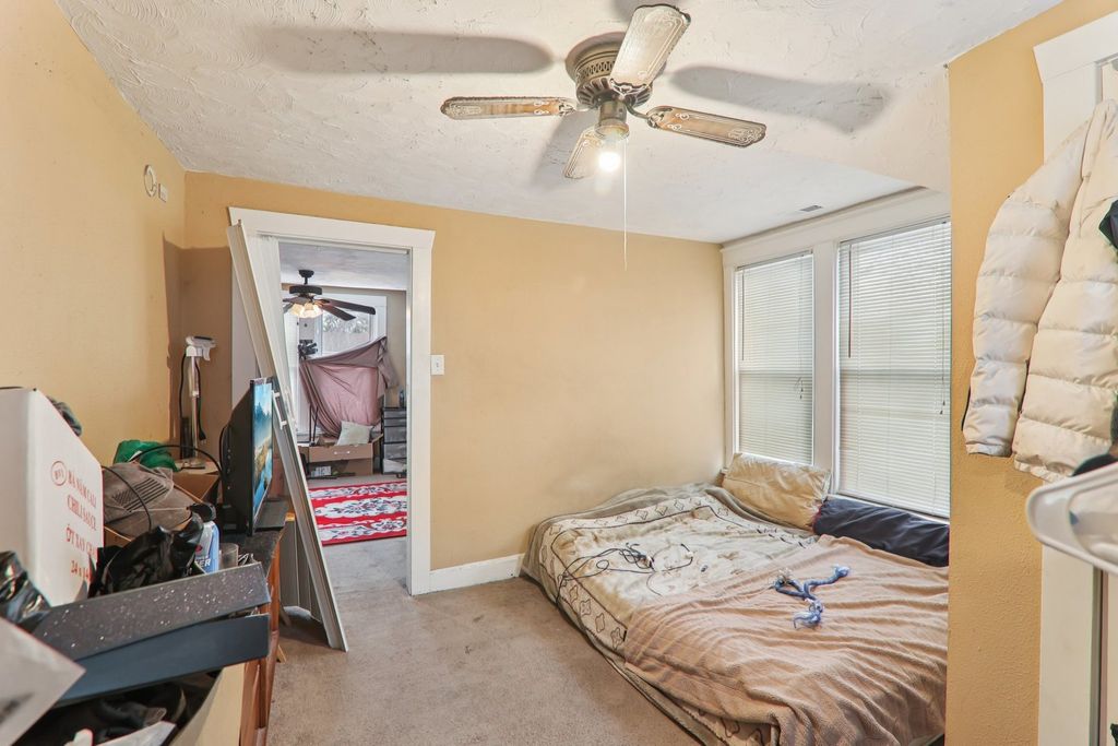Image 17 of property listing at 262 S WESTON Avenue, Elgin, IL 60123