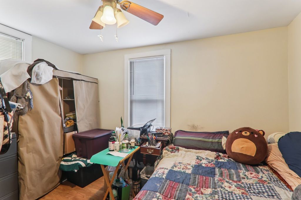 Image 18 of property listing at 262 S WESTON Avenue, Elgin, IL 60123