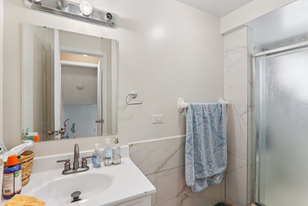 Image 19 of property listing at 262 S WESTON Avenue, Elgin, IL 60123