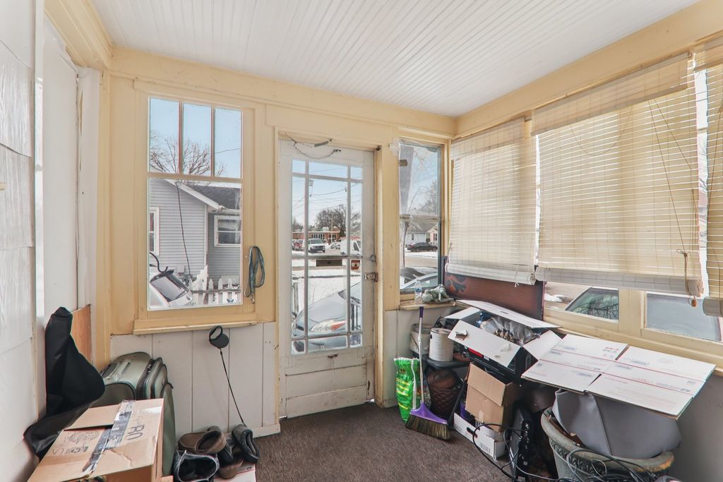 Image 20 of property listing at 262 S WESTON Avenue, Elgin, IL 60123