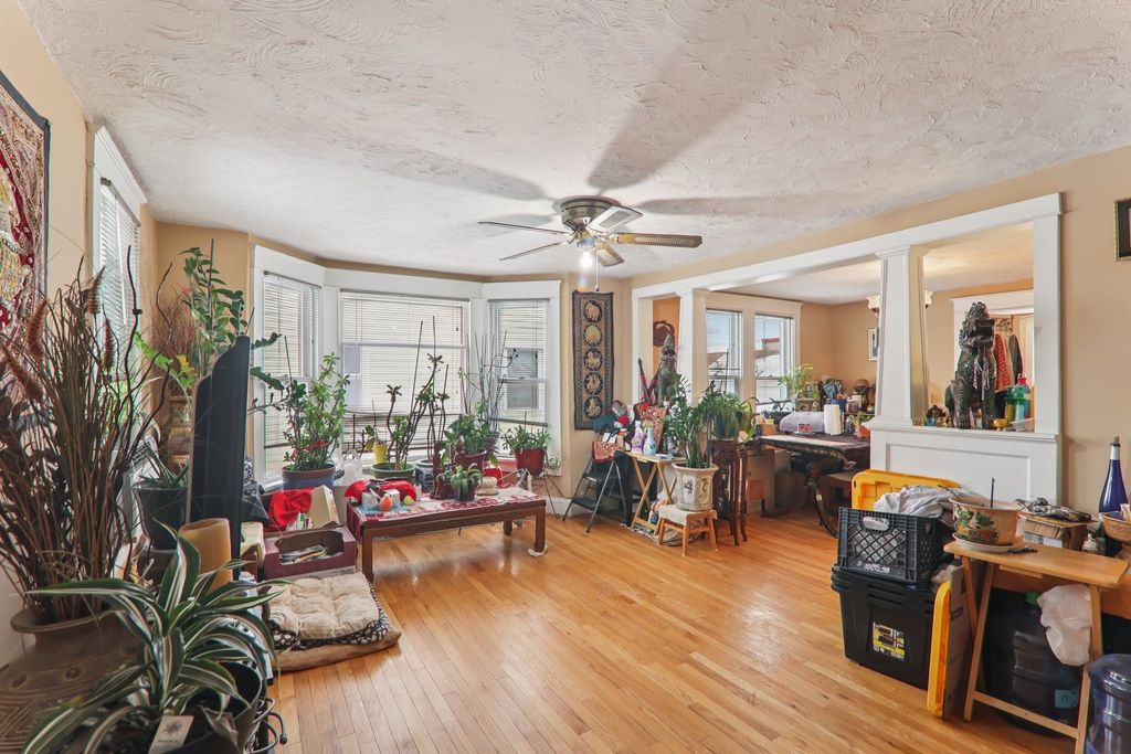 Image 3 of property listing at 262 S WESTON Avenue, Elgin, IL 60123