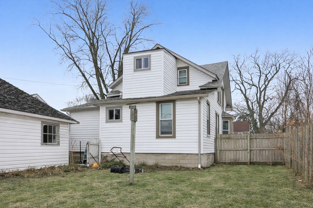 Image 25 of property listing at 262 S WESTON Avenue, Elgin, IL 60123