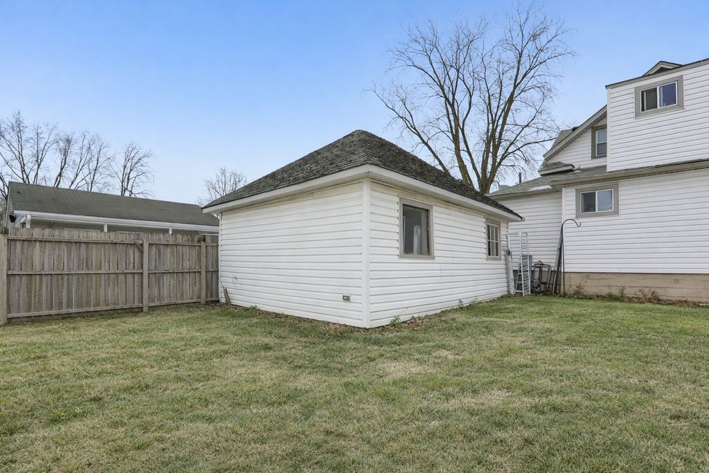 Image 26 of property listing at 262 S WESTON Avenue, Elgin, IL 60123