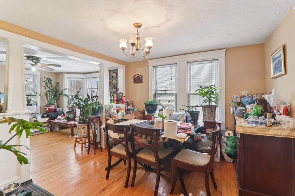 Image 8 of property listing at 262 S WESTON Avenue, Elgin, IL 60123