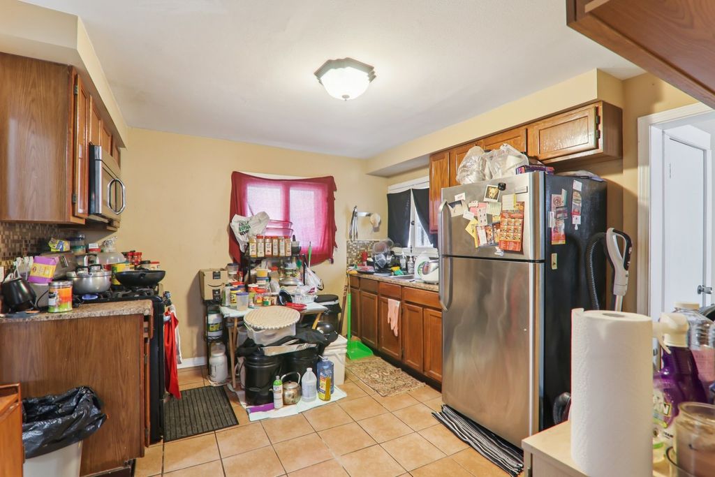 Image 9 of property listing at 262 S WESTON Avenue, Elgin, IL 60123