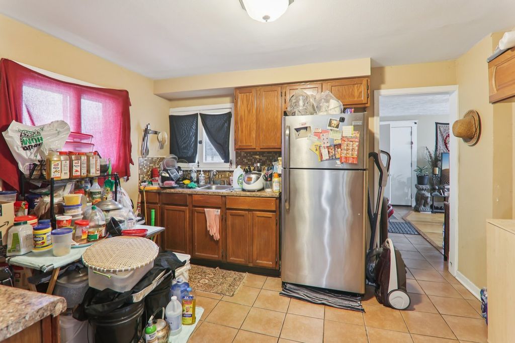 Image 10 of property listing at 262 S WESTON Avenue, Elgin, IL 60123