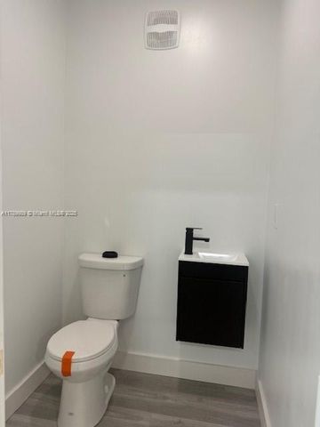 960 W 84th St Suite B, Hialeah, FL 33014