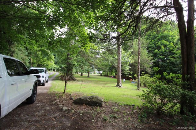 59 Dyke Road, East Setauket, NY 11733