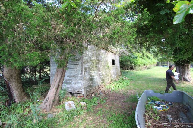 59 Dyke Road, East Setauket, NY 11733