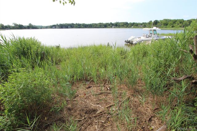 59 Dyke Road, East Setauket, NY 11733