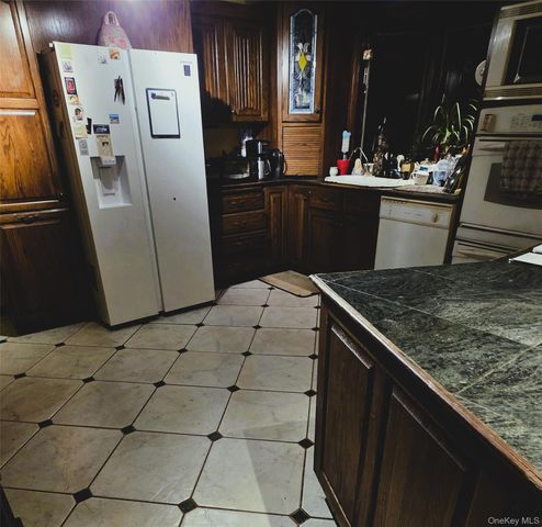 59 Dyke Road, East Setauket, NY 11733