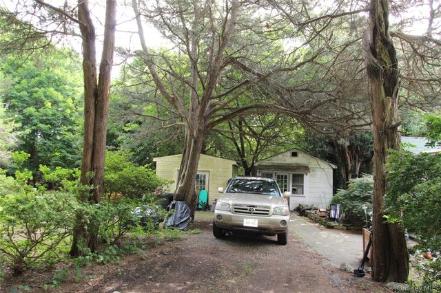 59 Dyke Road, East Setauket, NY 11733