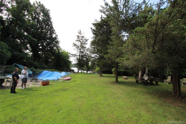 59 Dyke Road, East Setauket, NY 11733