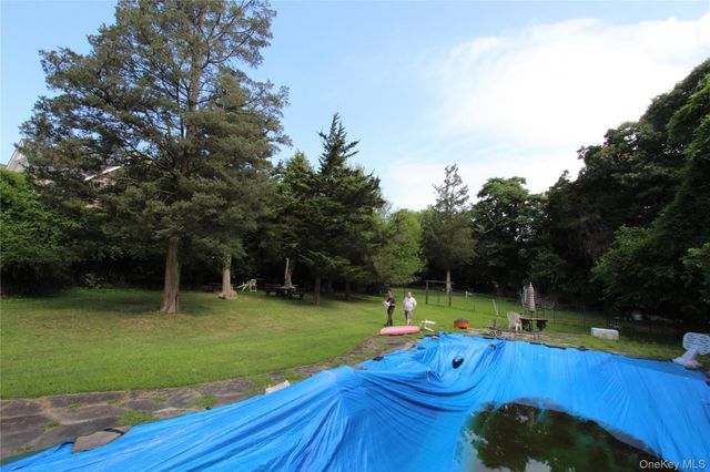 59 Dyke Road, East Setauket, NY 11733