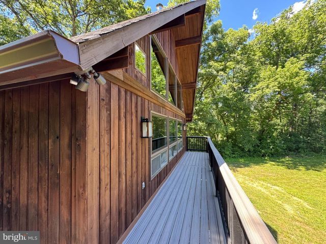 19955 YOUNGS CLIFF RD, Sterling, VA 20165