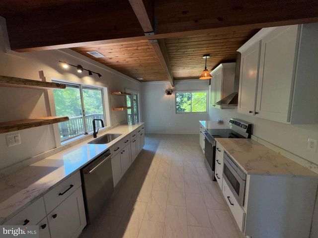 19955 YOUNGS CLIFF RD, Sterling, VA 20165