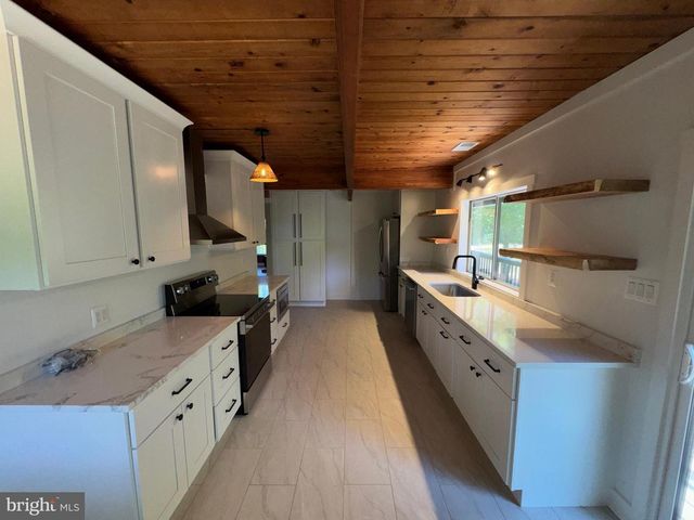 19955 YOUNGS CLIFF RD, Sterling, VA 20165