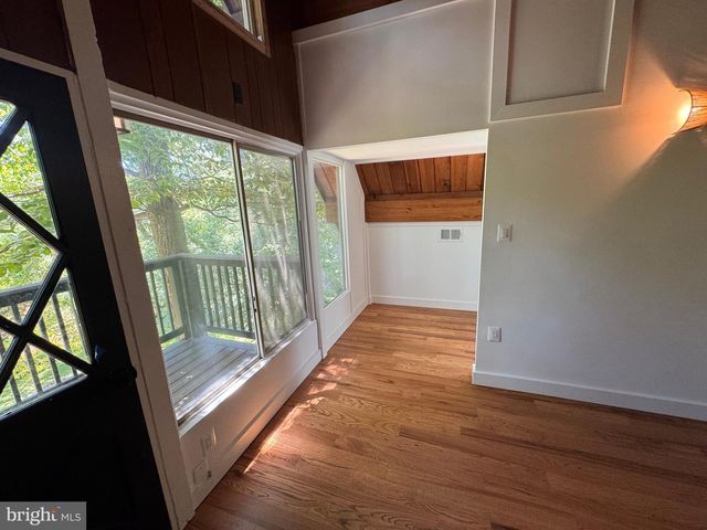 19955 YOUNGS CLIFF RD, Sterling, VA 20165