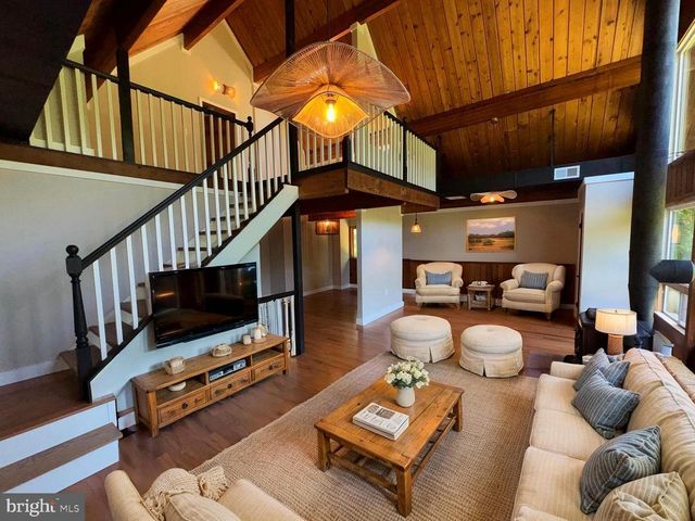 19955 YOUNGS CLIFF RD, Sterling, VA 20165