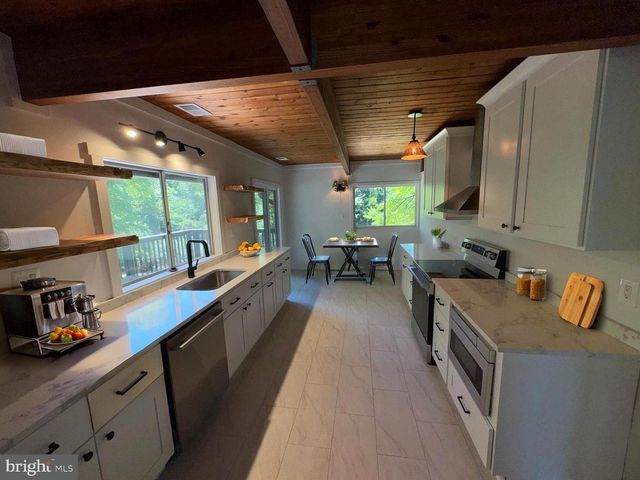 19955 YOUNGS CLIFF RD, Sterling, VA 20165