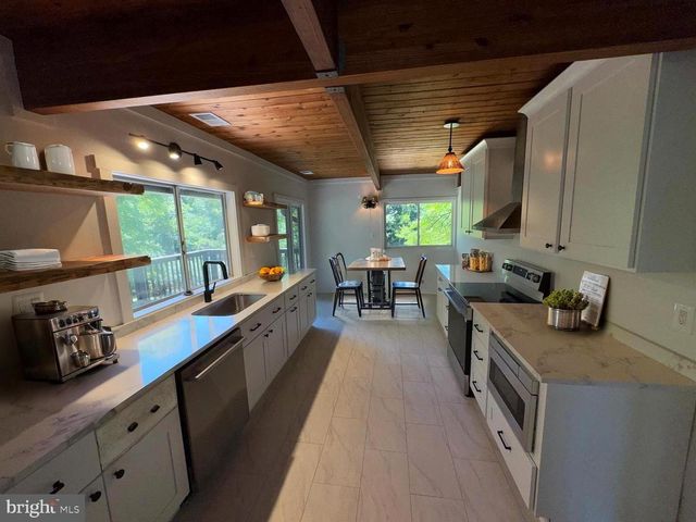 19955 YOUNGS CLIFF RD, Sterling, VA 20165