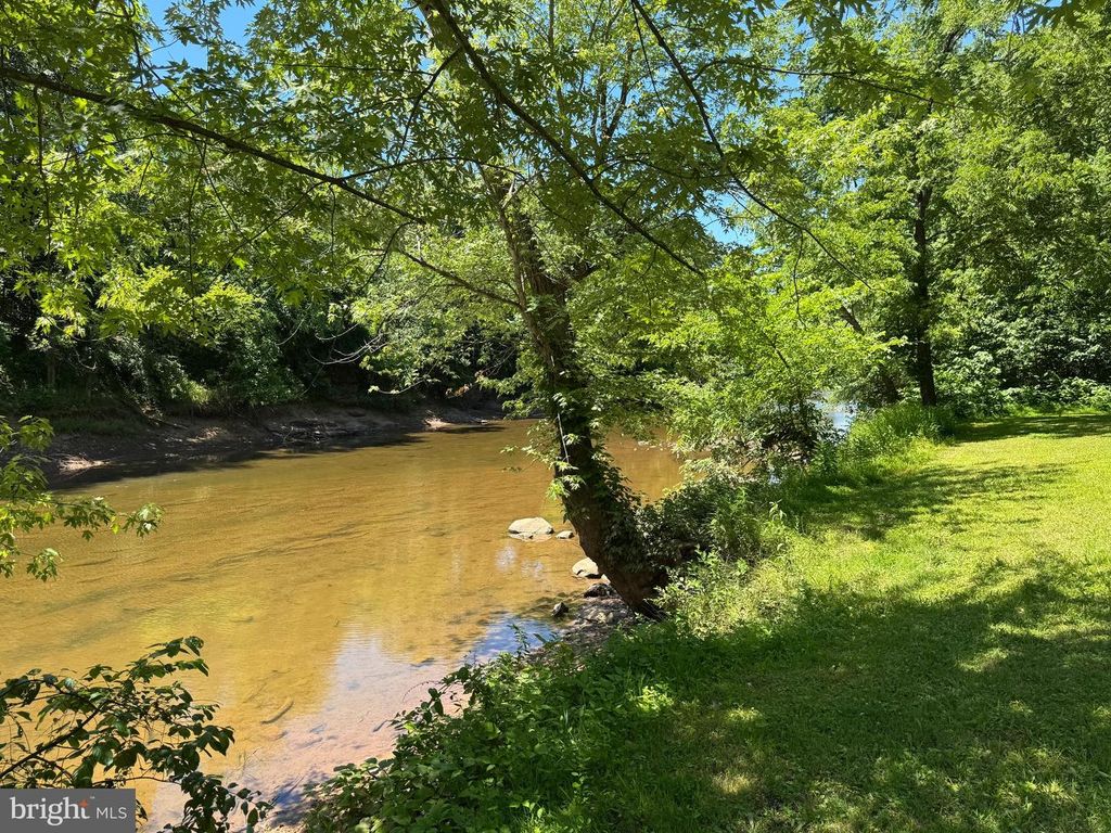 19955 YOUNGS CLIFF RD, Sterling, VA 20165
