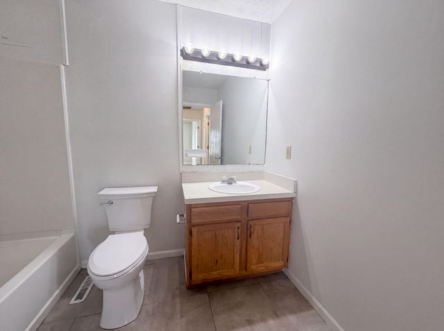 1618 Saddlebrook Drive, Heath, OH 43056