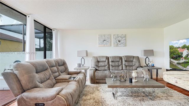 11524 Terra Bella Blvd, Plantation, FL 33325