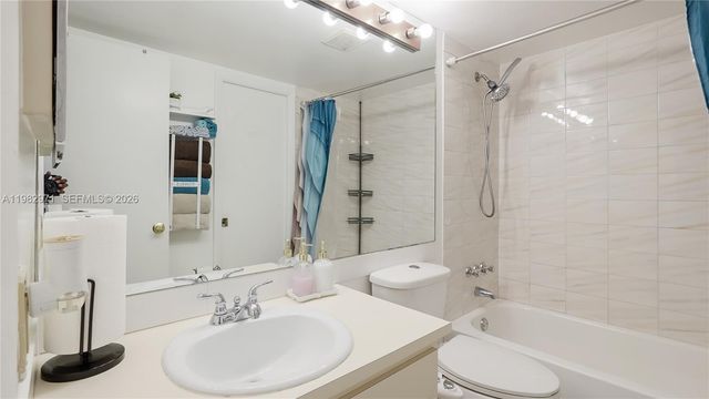 11524 Terra Bella Blvd, Plantation, FL 33325