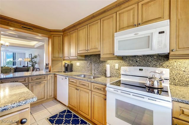 200 Periwinkle WAY 214, Sanibel, FL 33957