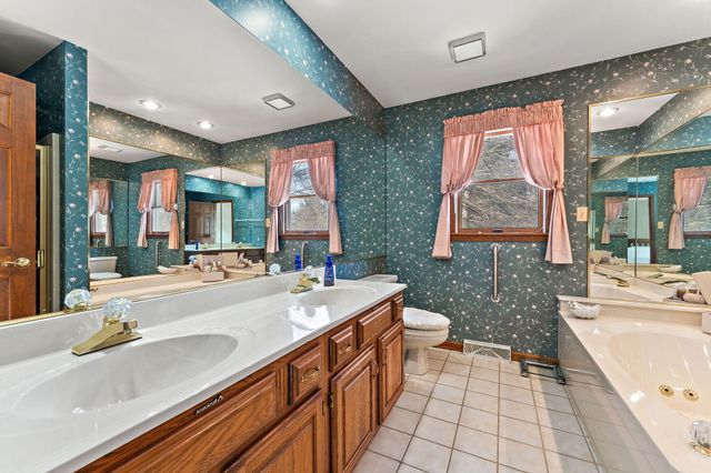 176 Wexford, Valparaiso, IN 46385