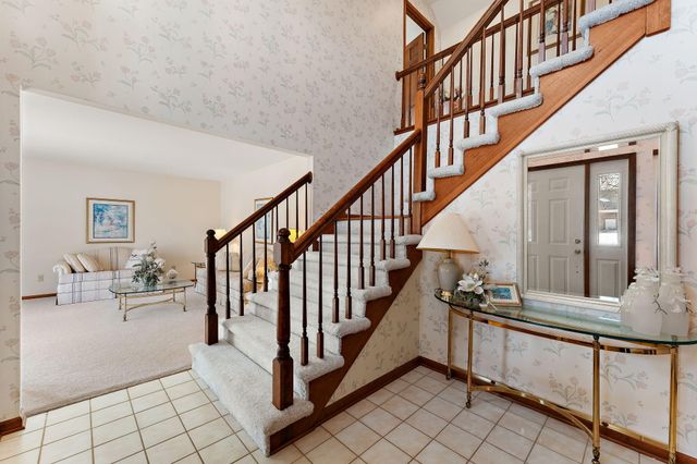 176 Wexford, Valparaiso, IN 46385