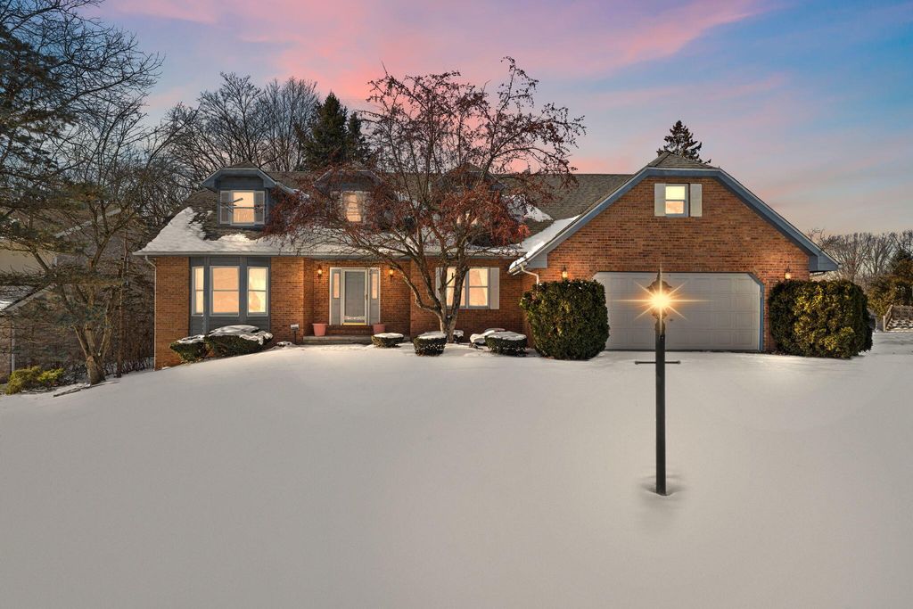 176 Wexford, Valparaiso, IN 46385