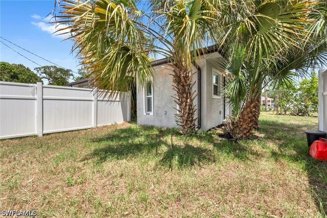 2566-2578 Jackson ST W, Fort Myers, FL 33901