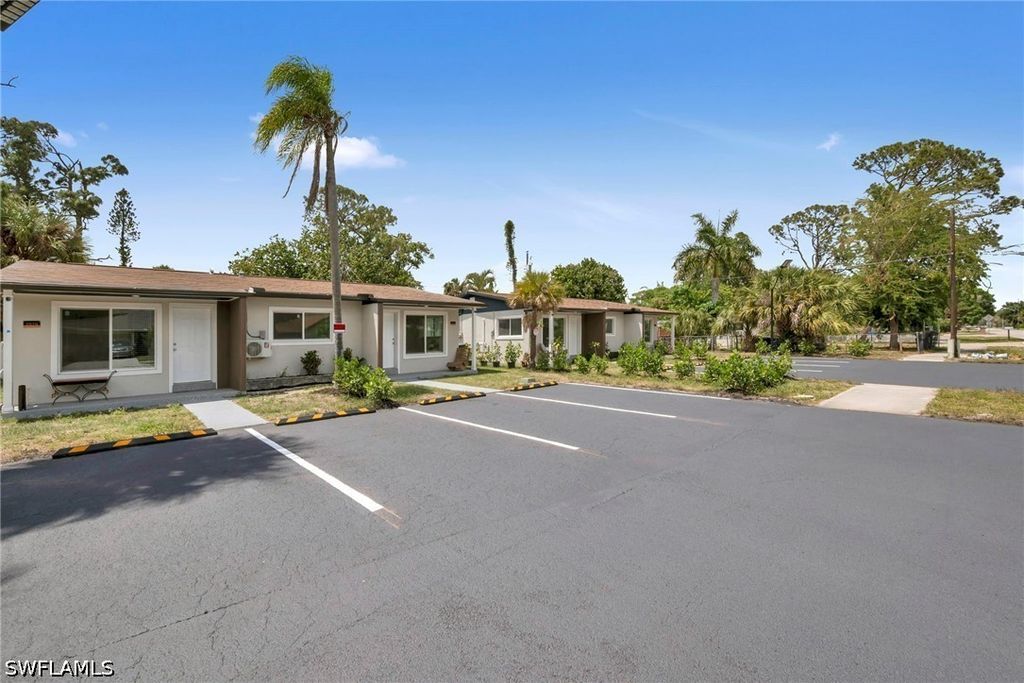 2566-2578 Jackson ST W, Fort Myers, FL 33901