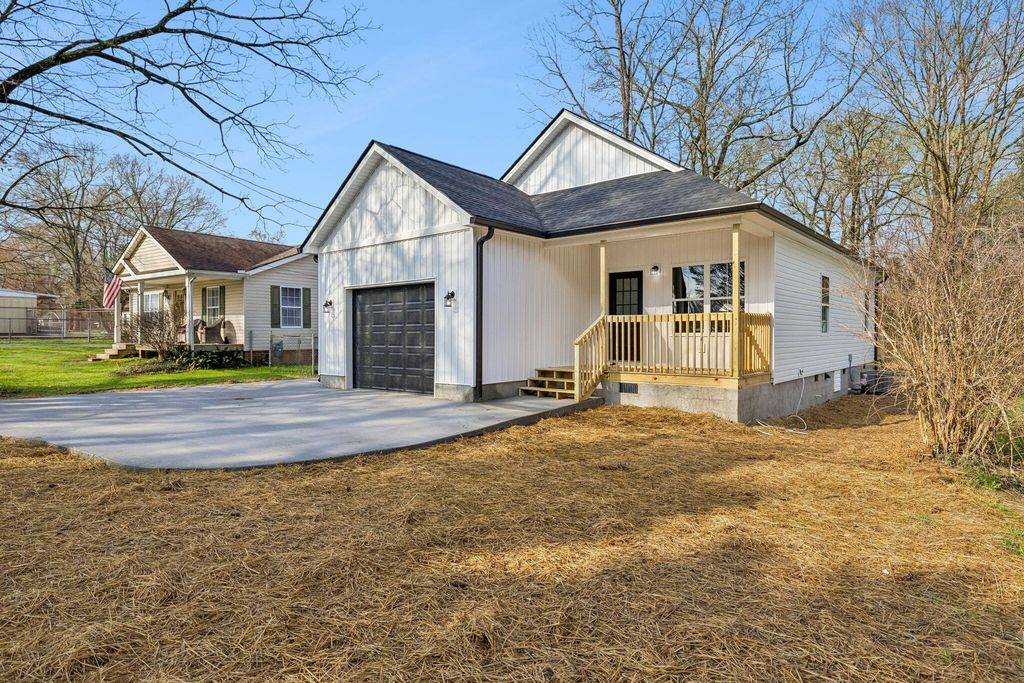 311 Crescent Avenue, Chickamauga, GA 30707