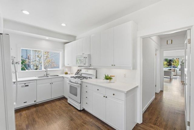 732 Farringdon Lane, Burlingame, CA 94010